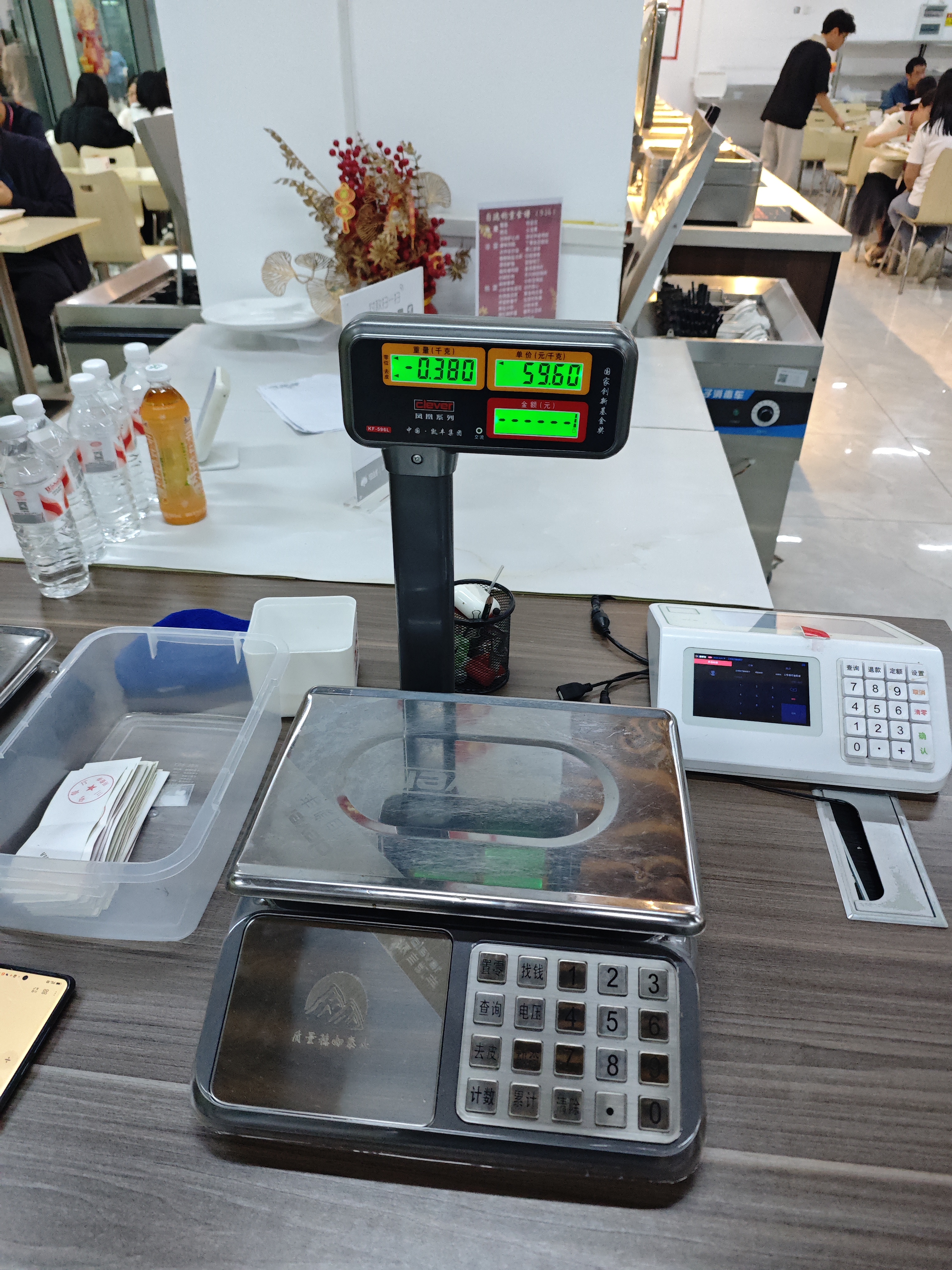 称重菜，到底多少钱一斤才算合理？2块钱一斤的水果，到了食堂可能卖2块钱一两
