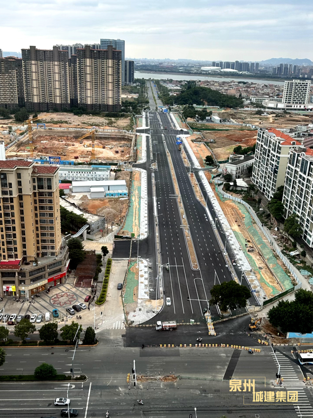 交警一句“这不是市政路，我们不管”，真的合理吗？很多人都误解了“道路”两个字