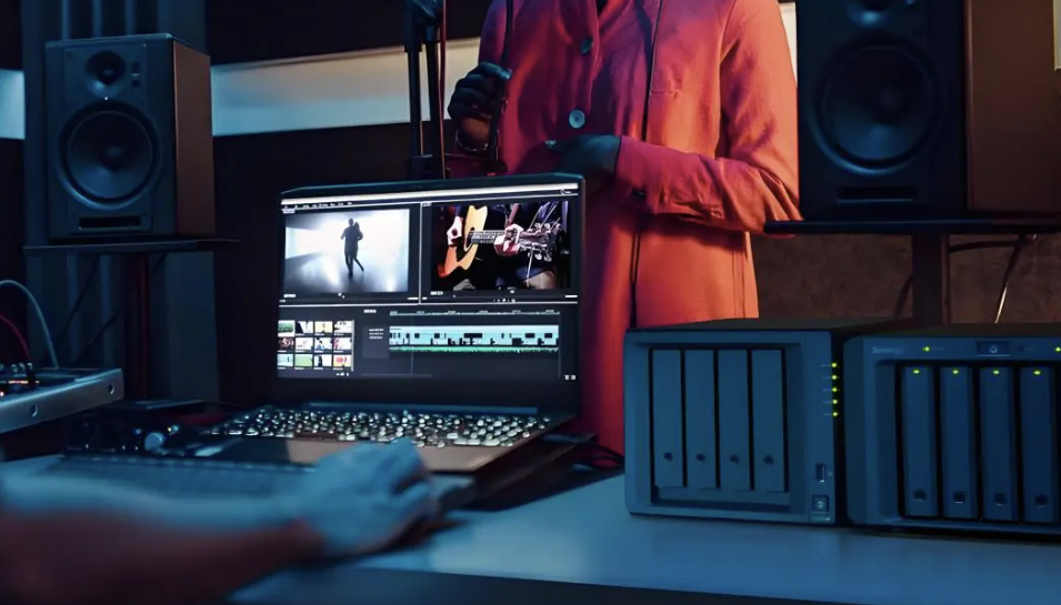 群晖DiskStation DS923+：搭载Ryzen R1600，四盘位设计